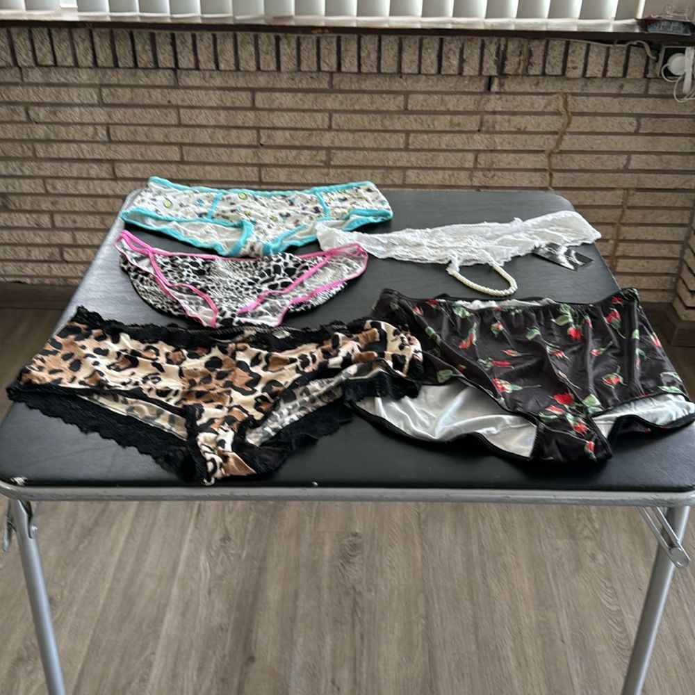 26/28 Womens underwear. New no tags. Cacique brand